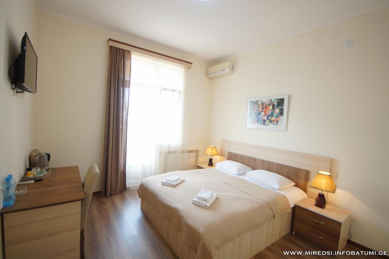 Hotel Mireosi Batoemi Buitenkant foto
