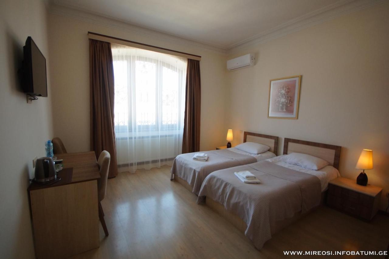 Hotel Mireosi Batoemi Buitenkant foto