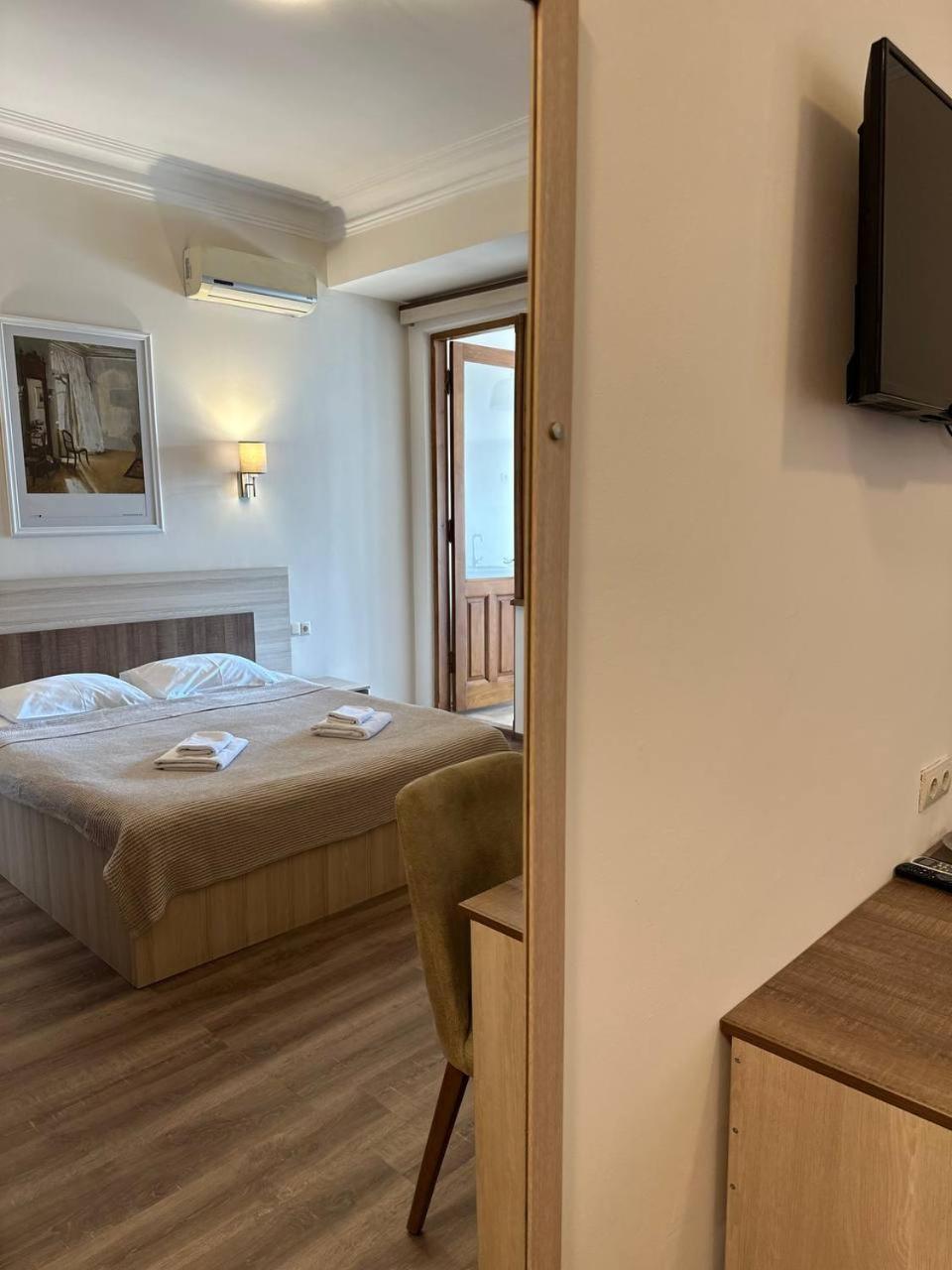 Hotel Mireosi Batoemi Buitenkant foto