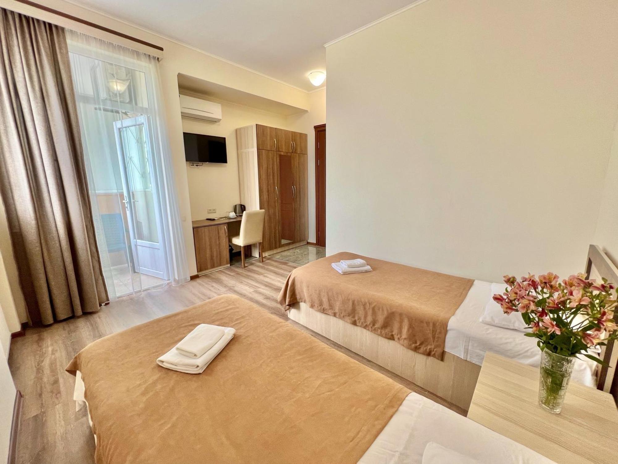 Hotel Mireosi Batoemi Buitenkant foto