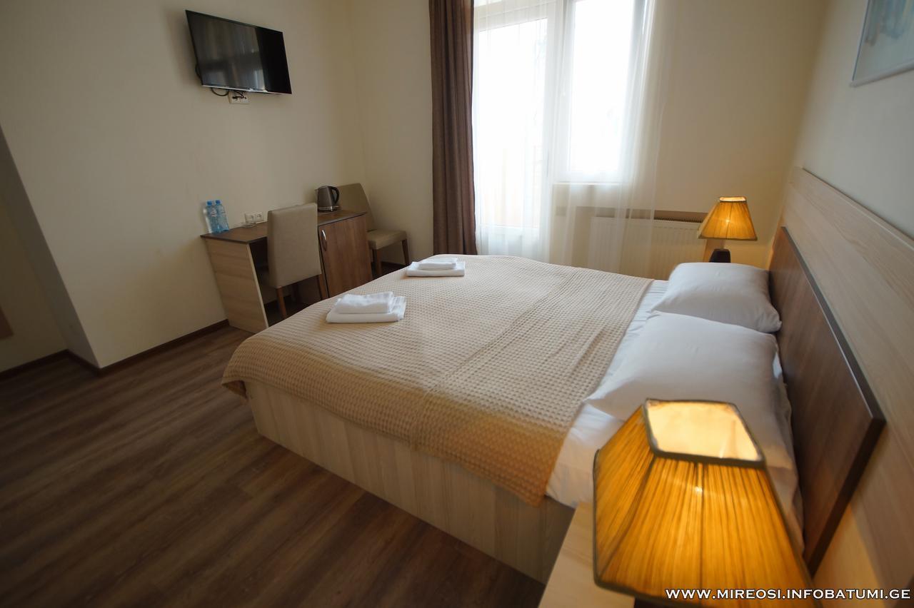 Hotel Mireosi Batoemi Buitenkant foto
