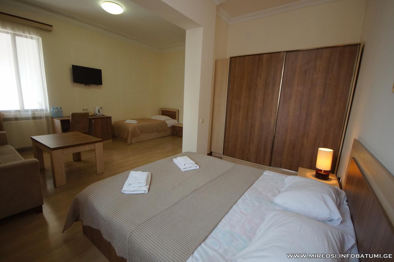 Hotel Mireosi Batoemi Buitenkant foto