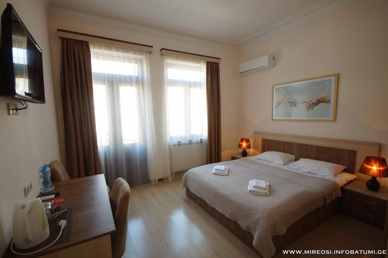 Hotel Mireosi Batoemi Buitenkant foto