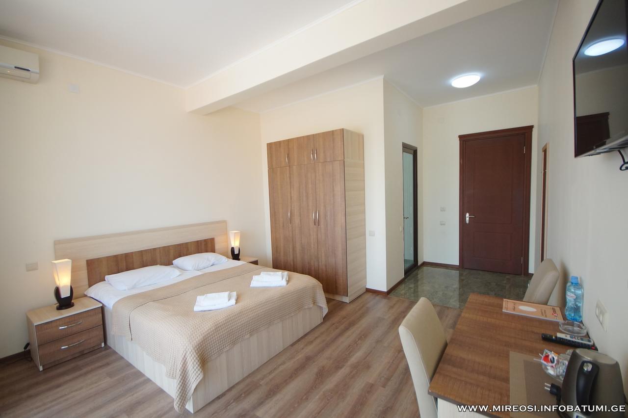 Hotel Mireosi Batoemi Buitenkant foto