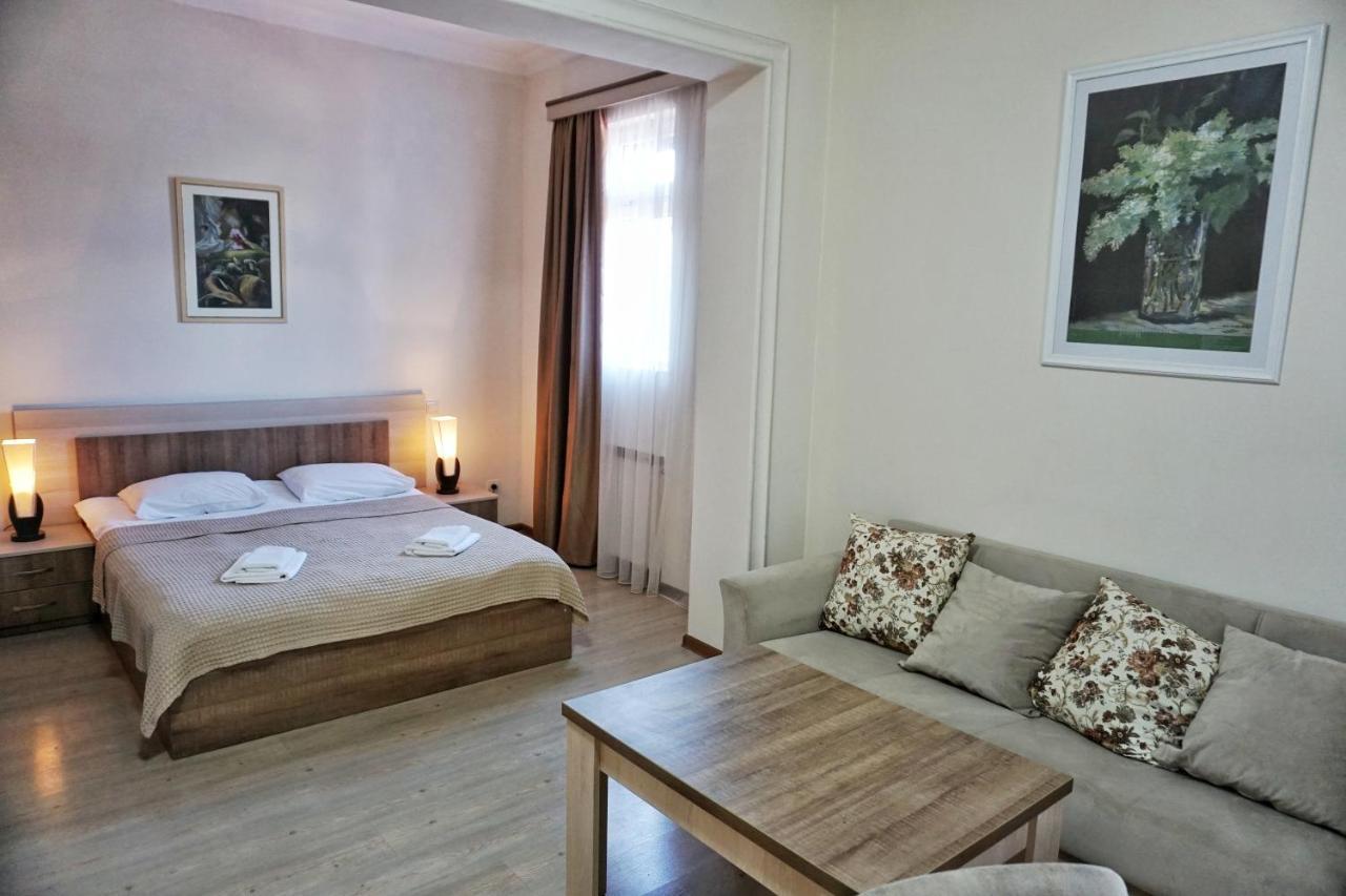 Hotel Mireosi Batoemi Buitenkant foto