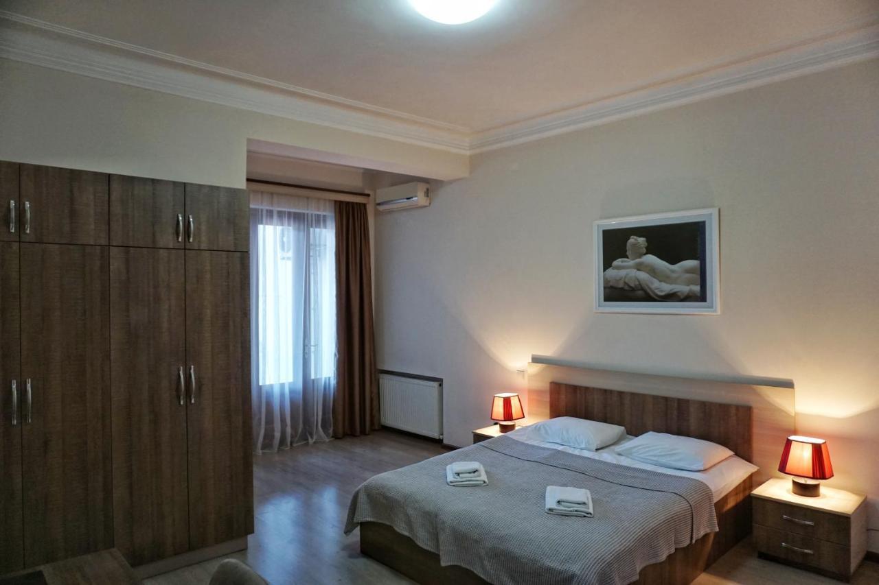 Hotel Mireosi Batoemi Buitenkant foto